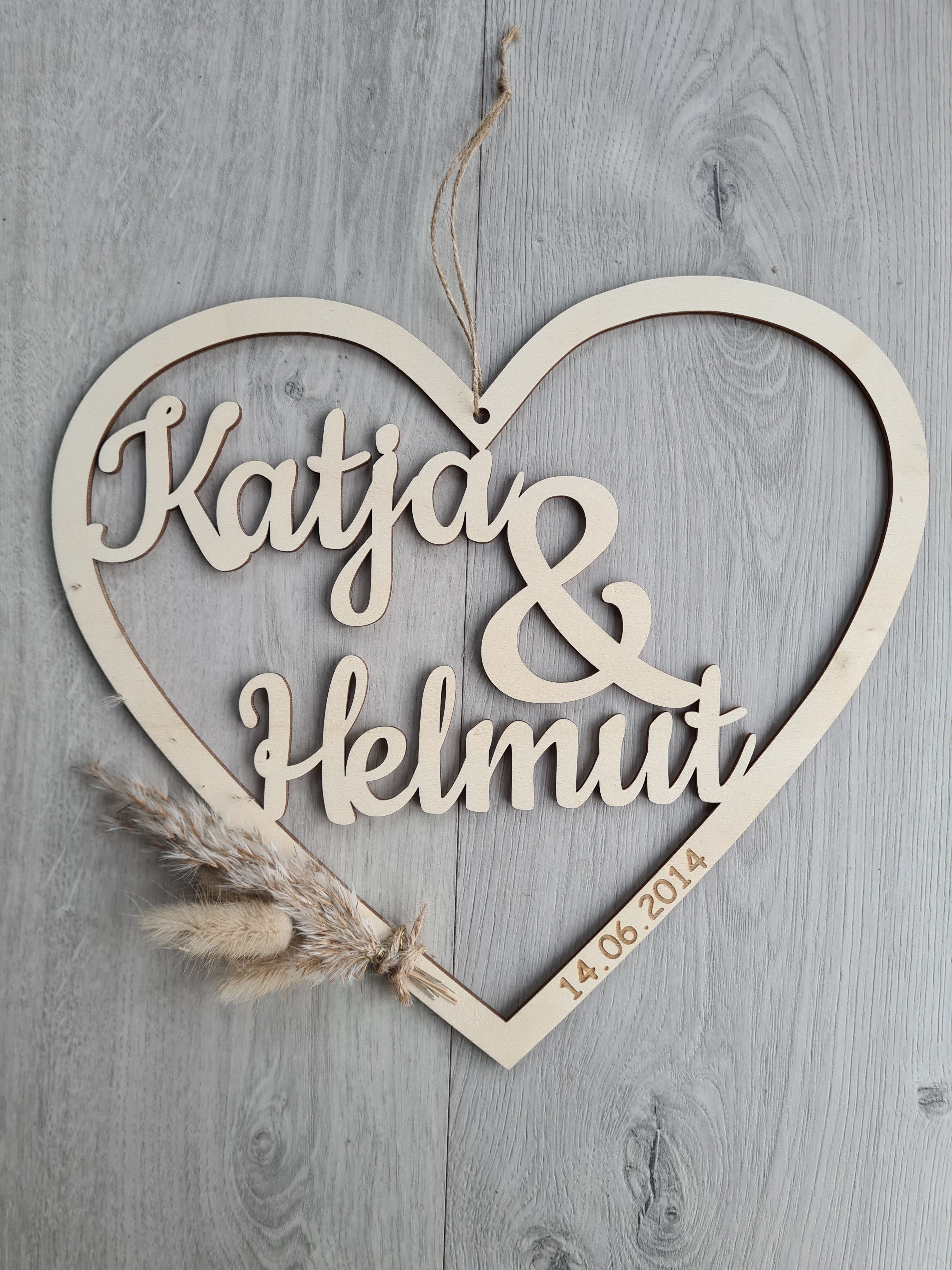 Holzkranz - Herz mit Namen und Datum