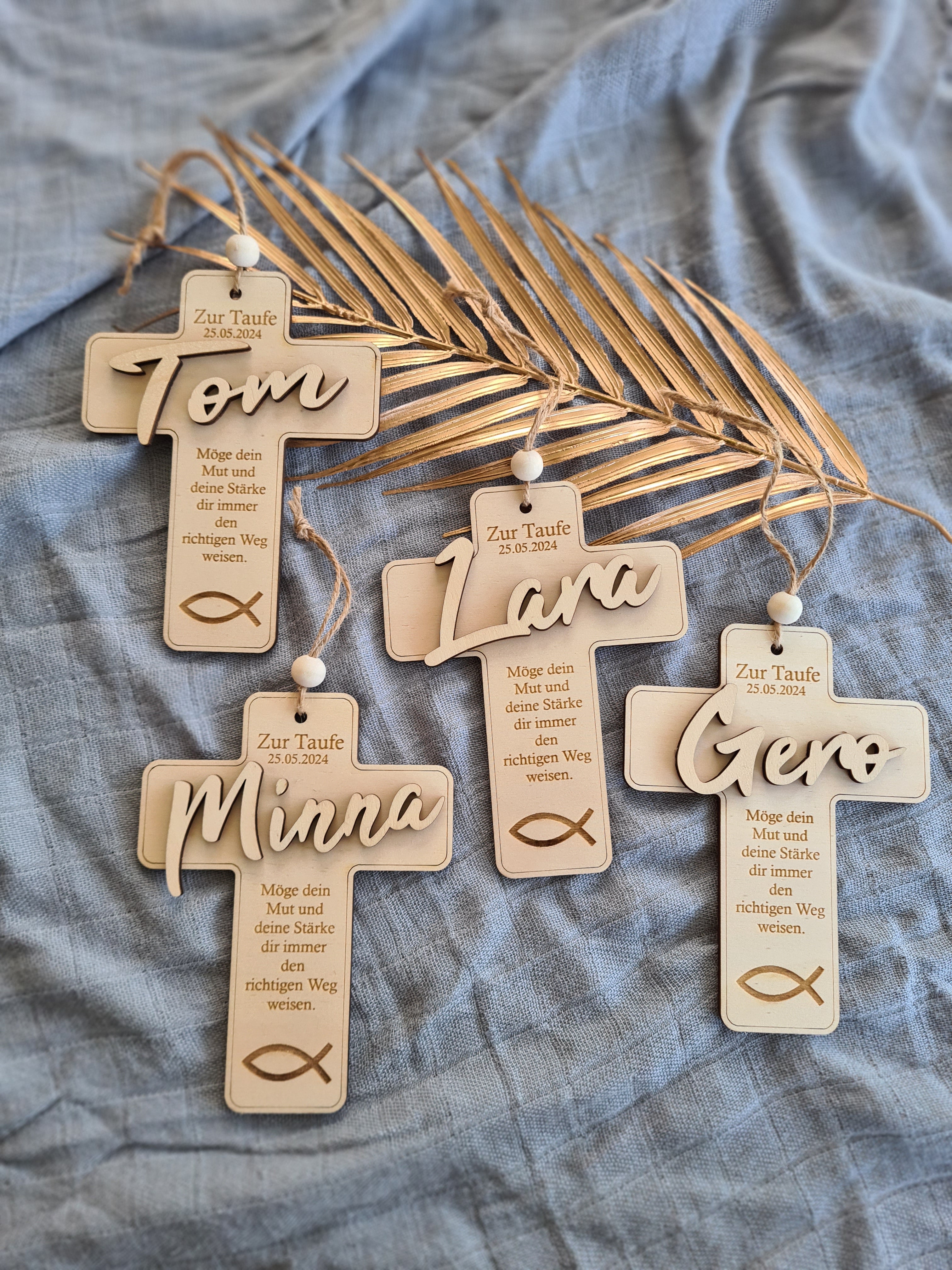 Holzkreuz zur Taufe, Kommunion, Firmung - Fisch Mut