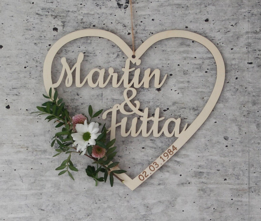 Holzkranz - Herz mit Namen und Datum